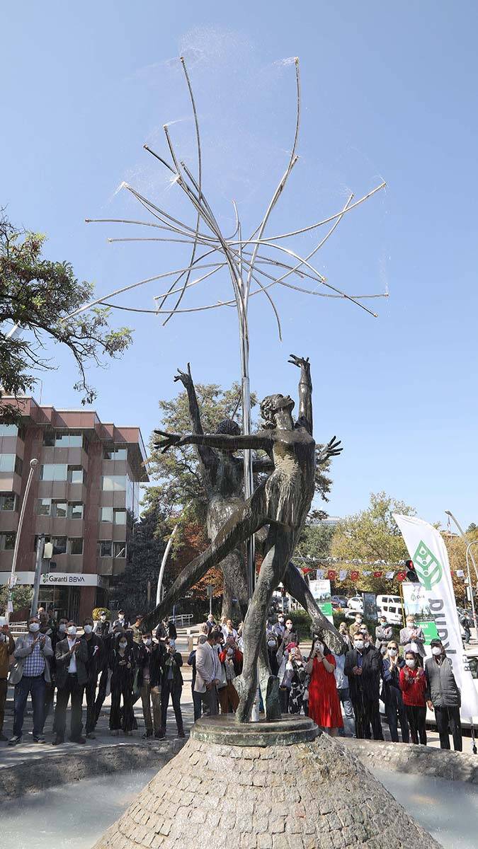 Balerinler Heykeli yenilenerek hizmete açıldı.