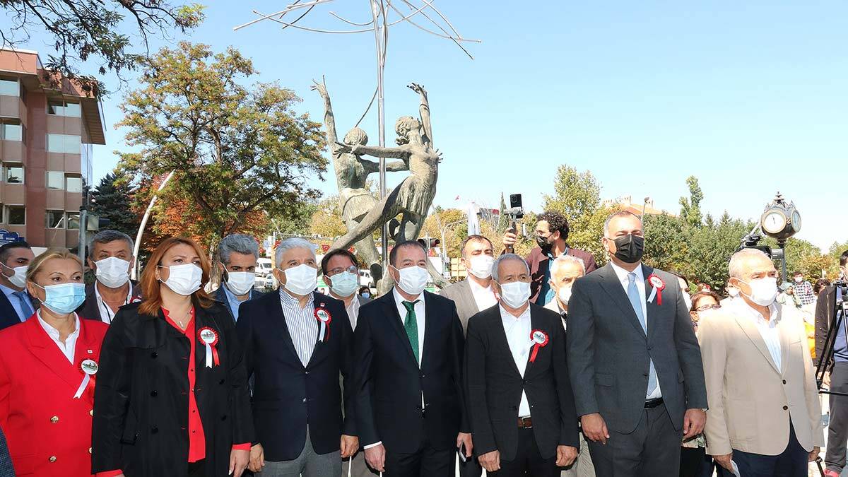 Balerinler Heykeli yenilenerek hizmete açıldı
