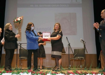 Dil devrimi ödülleri sağlıkçılara adandı