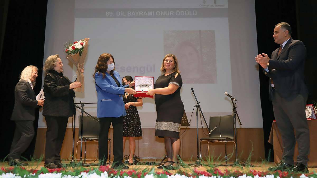 Dil devrimi ödülleri sağlıkçılara adandı