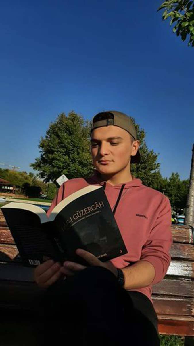 Konfradi Lâf-ı Güzergâh üzerine