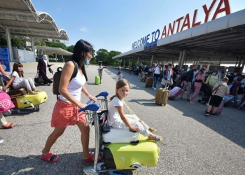 300 bin İngiliz turist bekleyen Antalya 2 binde kaldı