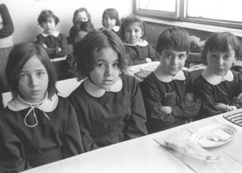 Siyah önlük ve beyaz yakanın hikayesi