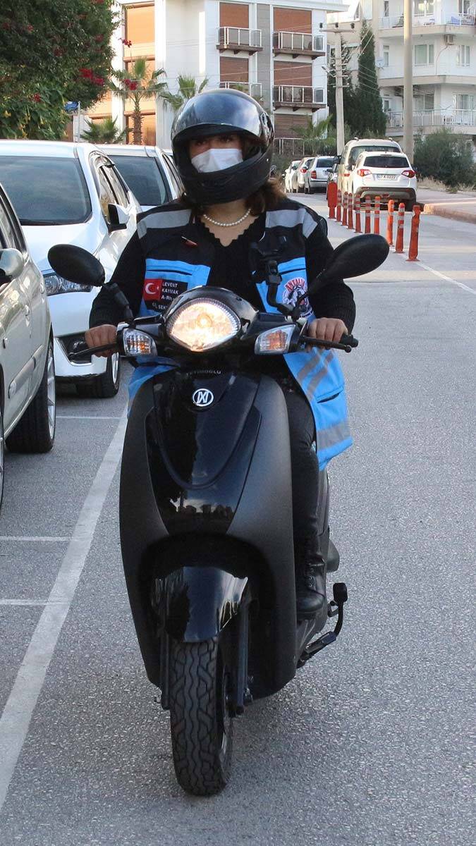 Pandeminin ticari hayattaki en önemli değişikliklerinden paket servis ve e-ticaret olurken 6 bin lira maaşla motokurye bulunamıyor.