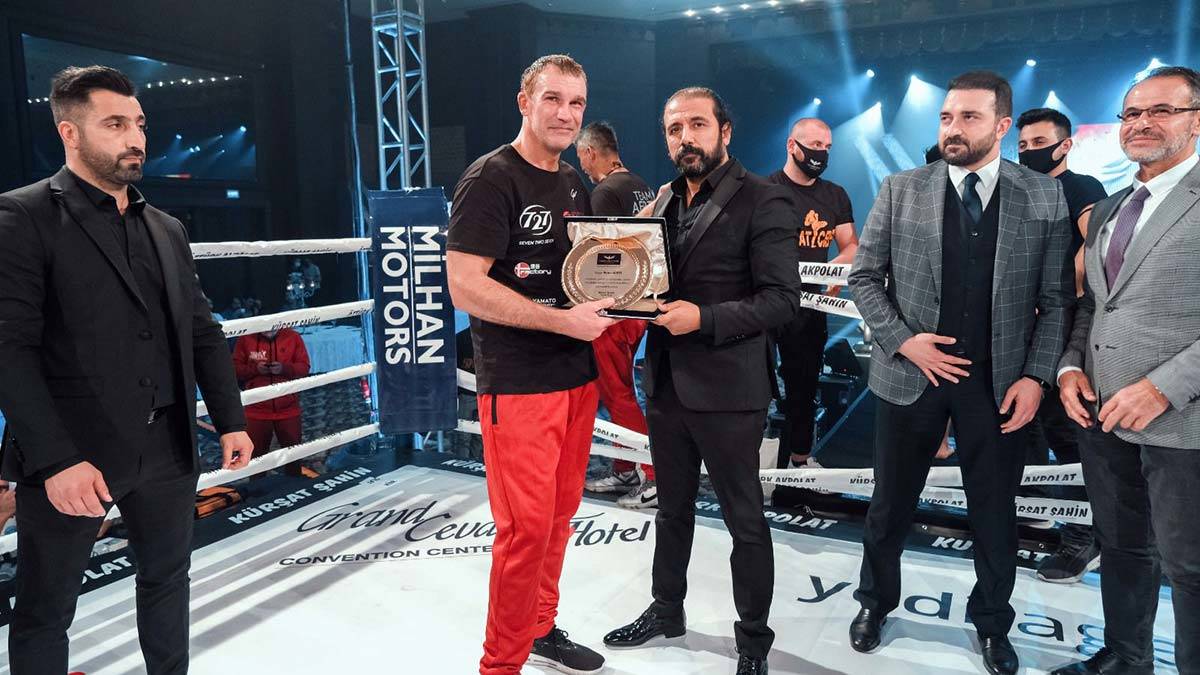 8 dünya şampiyonu ilk kez aynı ringte