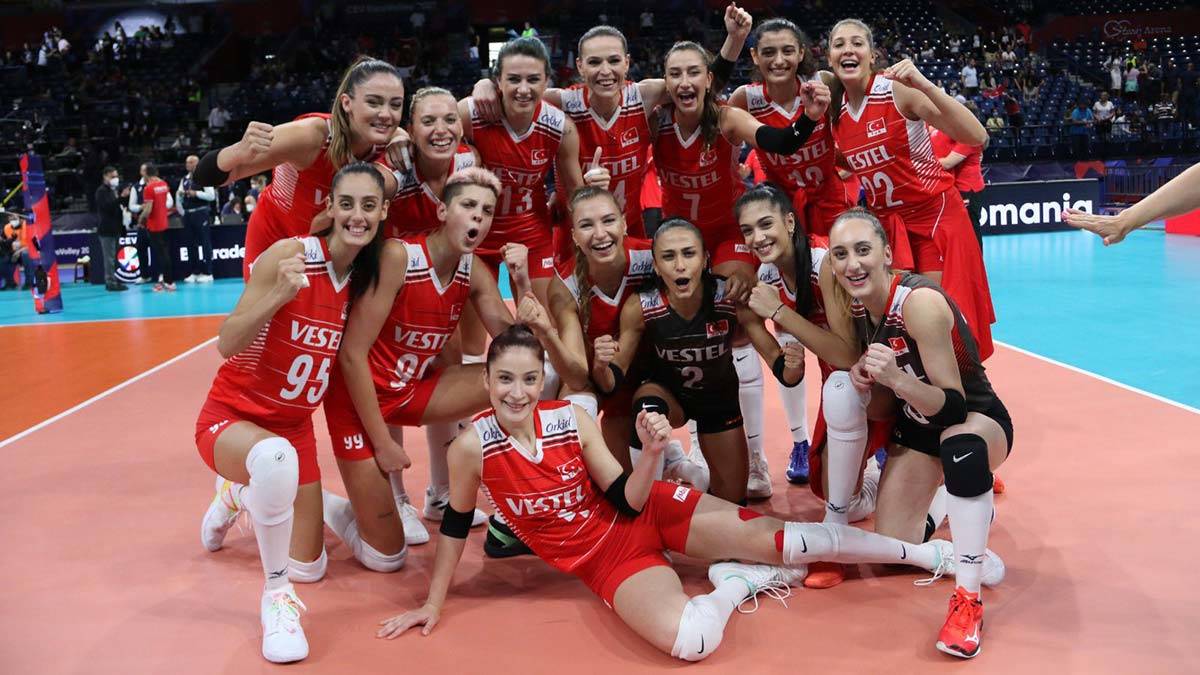 A Milli Kadın Voleybol Takımı bronz madalya kazandı_2