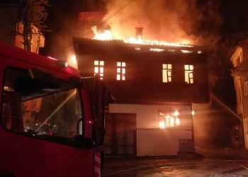 Afyonkarahisar'da tarihi konak alev alev yandı