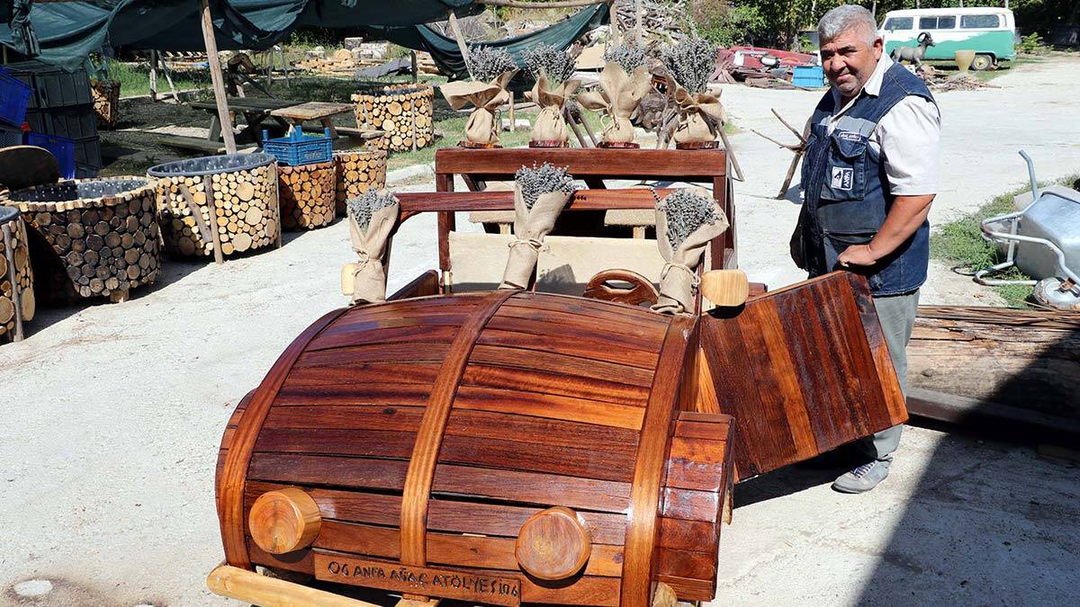 Ankara'da atık ağaçlar sanata dönüşüyor