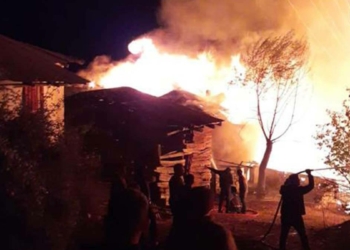 Ankara'da köyde çıkan yangında 8 ev yandı