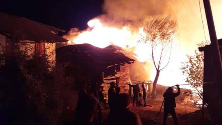 Ankara’da köyde çıkan yangında 8 ev yandı