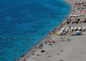 Antalya'da okulların açılması ile sahiller boşaldı