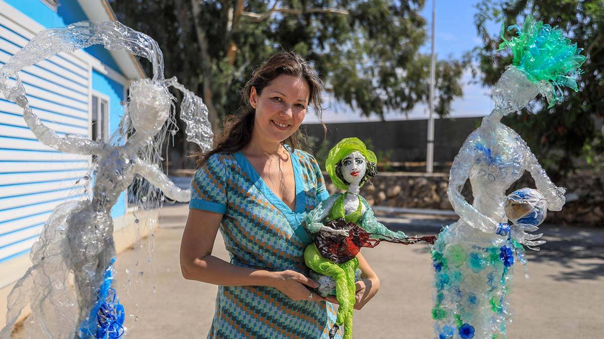 Antalya'da sahilden toplananları heykel yaptı