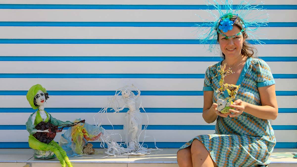 Antalya'da sahilden toplananları heykel yaptı