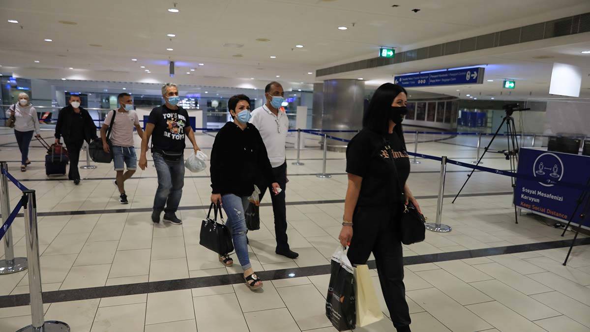 Antalya'ya ilk İngiliz turist kafilesi geldi