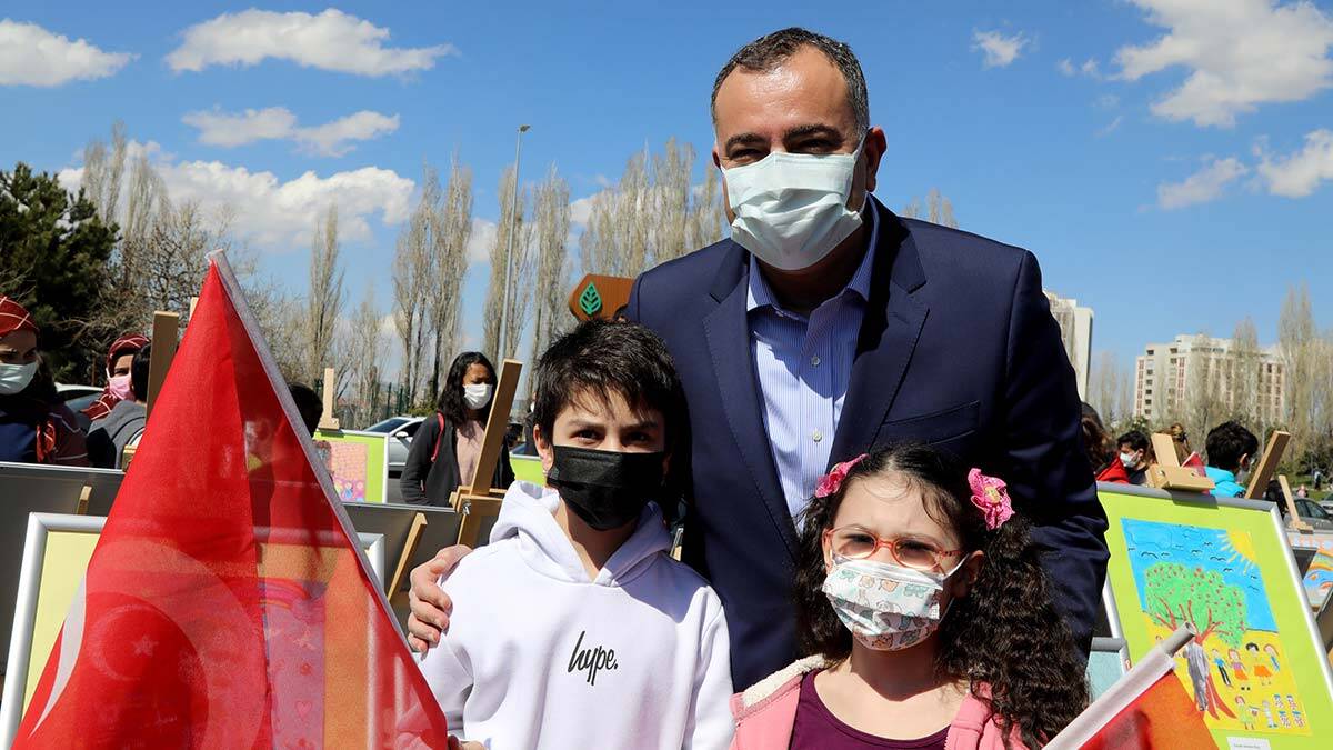 Alper Taşdelen, öğrencilere başarılar diledi