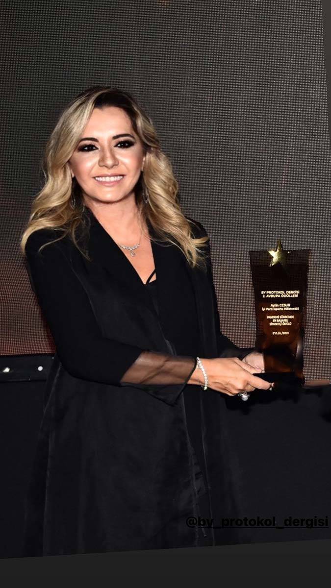 Aylin Cesur'a en başarılı siyasetçi ödülü