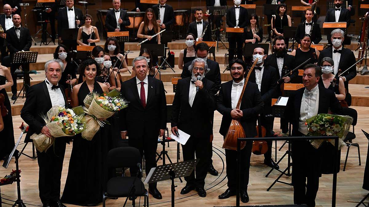 Ankara kent filarmoni orkestrası, ankara büyükşehir belediyesi ve ankara kent konseyi’nin iş birliğiyle verdiği ilk konserle ‘2021 yılı kültür ve sanat sezonu’nun açılışını yaptı.