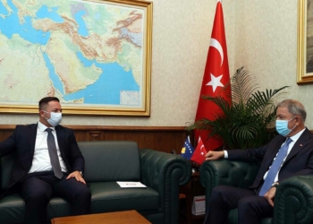 Bakan Akar, Kosovalı mevkidaşı ile görüştü