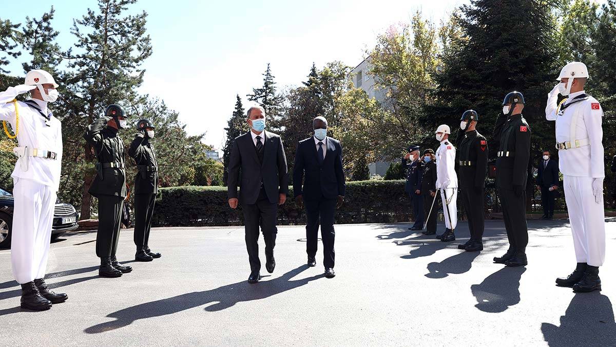 Bakan Akar, Nijer Savunma Bakanı ile görüştü