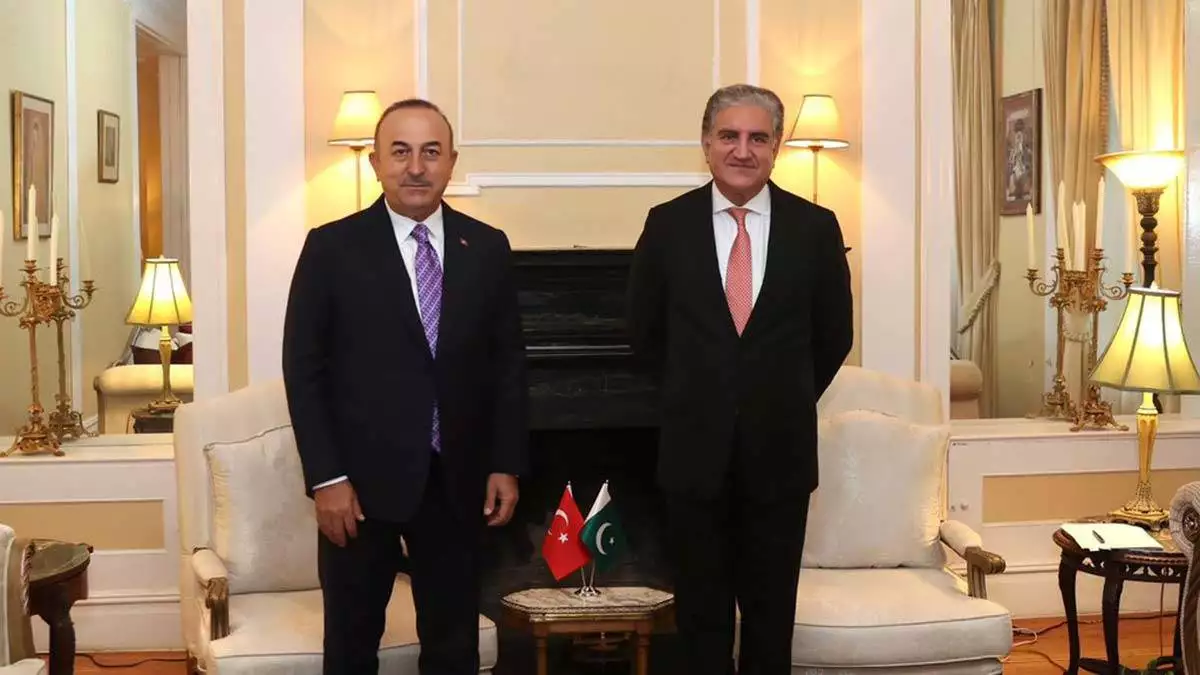 Bakan çavuşoğlu, pakistanlı mevkidaşı ile görüştü