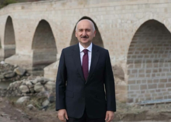 Bakan, Develioğlu Köprüsü'nde incelemelerde bulundu