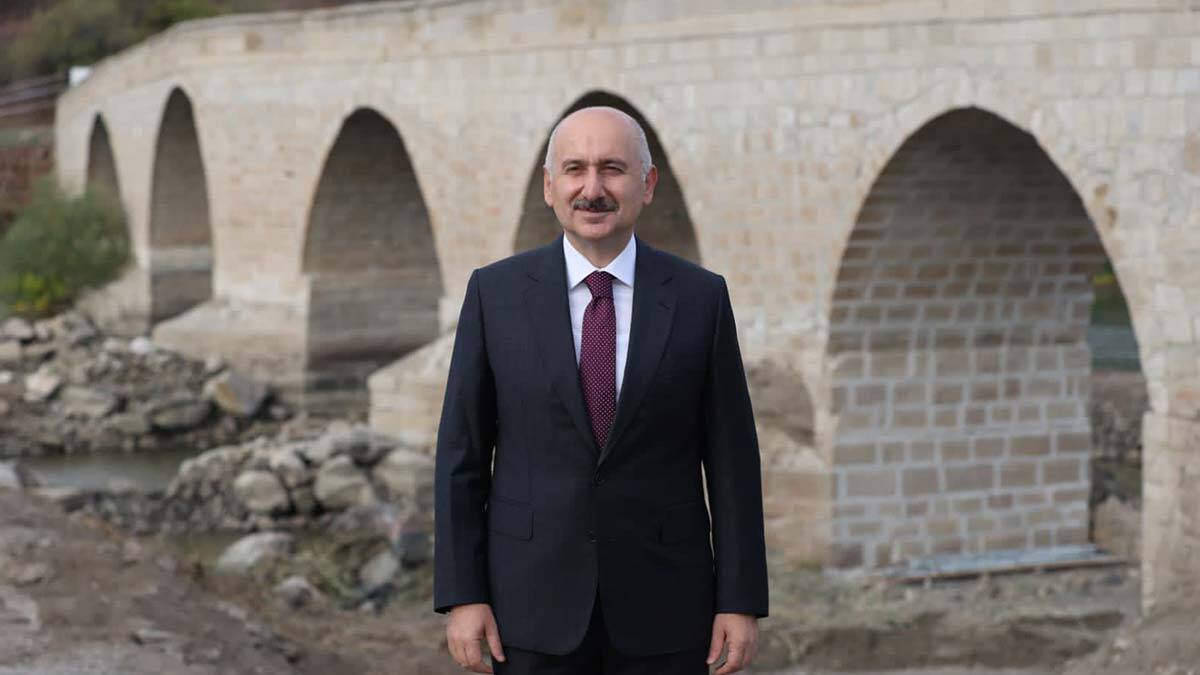 Bakan, Develioğlu Köprüsü'nde incelemelerde bulundu