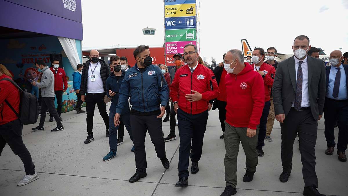 Bakan Kasapoğlu TEKNOFEST'İ ziyaret etti