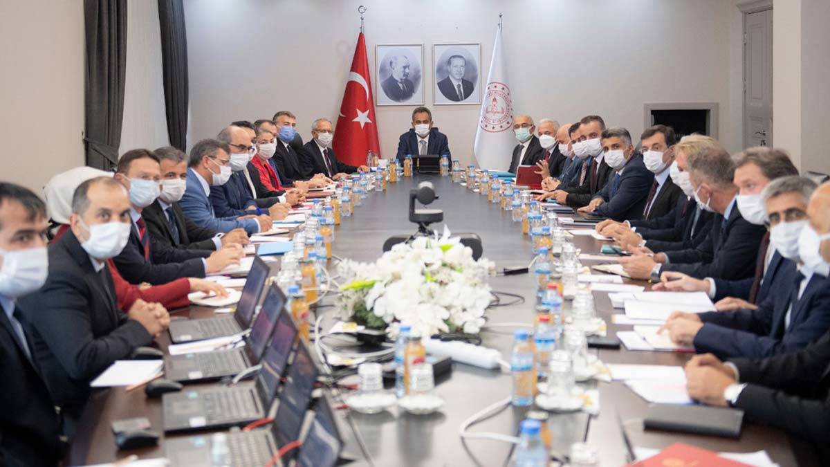 Bakan Özer 81 ilin milli eğitim müdürü ile görüştü