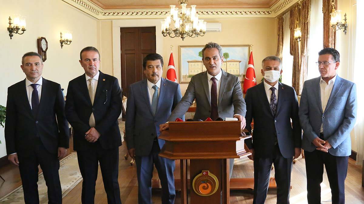 Bakan Özer: 198 sınıf yüz yüze eğitime devam ediyor