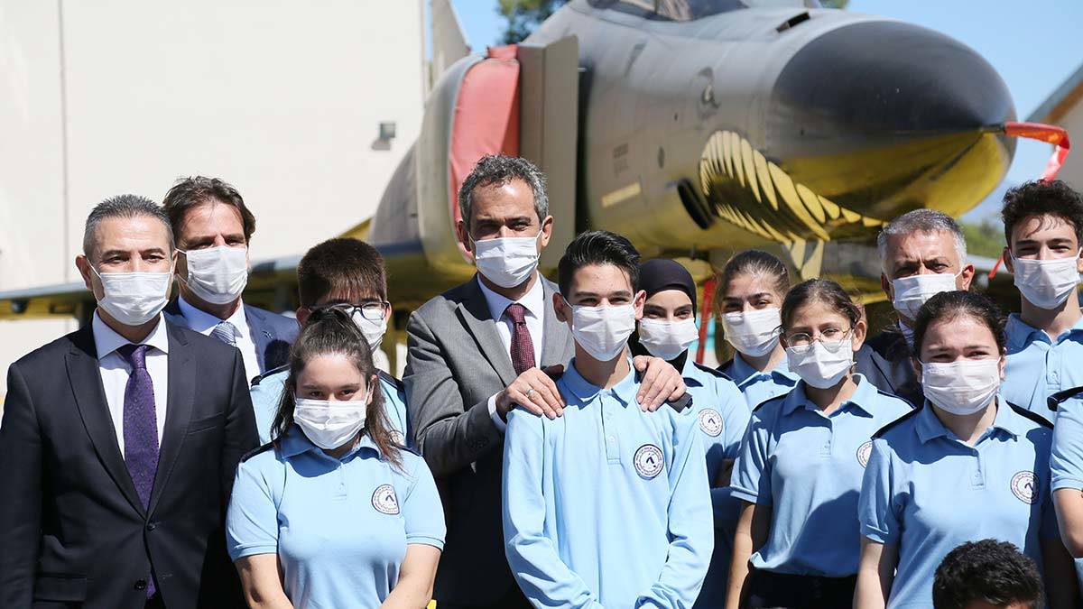 Bakan Özer: 198 sınıf yüz yüze eğitime devam ediyor