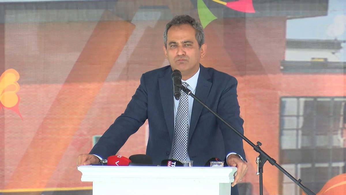 Bakan Özer'den öğretmenlere teşekkür