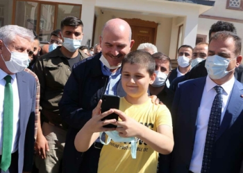 Bakan Soylu Hakkari'de nikah şahitliği yaptı