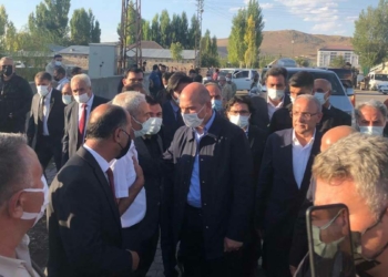Bakan Süleyman Soylu'dan Ağrı'da taziye ziyareti