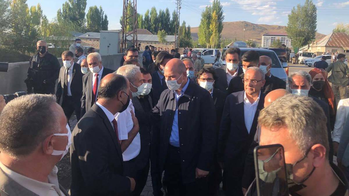 Bakan Süleyman Soylu'dan Ağrı'da taziye ziyareti
