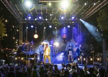 Bodrum'da Kenan Doğulu rüzgarı esti