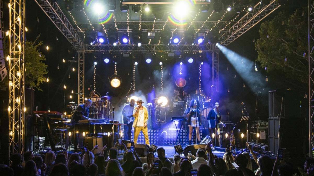 Bodrum'da Kenan Doğulu rüzgarı esti