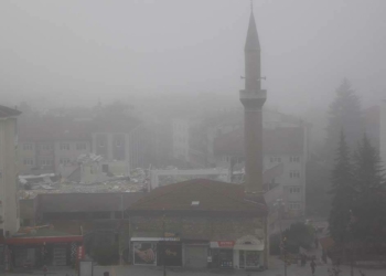 Bolu'da merkezde yoğun sis etkili oldu