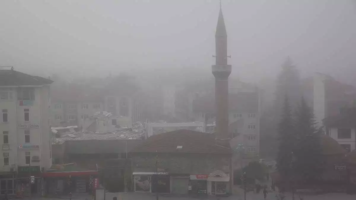Bolu'da merkezde yoğun sis etkili oldu