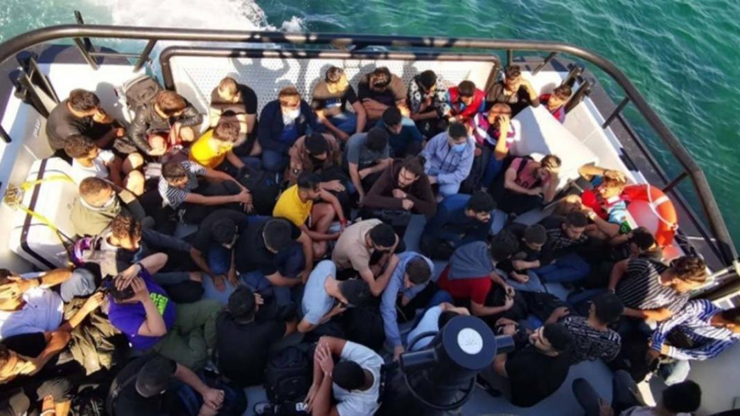 Bozcaada açıklarında 59 kaçak göçmen kurtarıldı