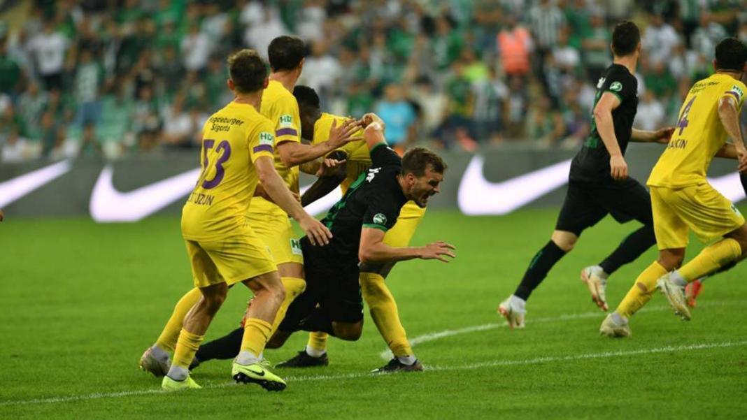 Bursaspor iç saha maçlarında etkisini kaybetti