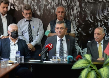 CHP'li Özel: Sözümüze değer veren herkes aşısını olmalı