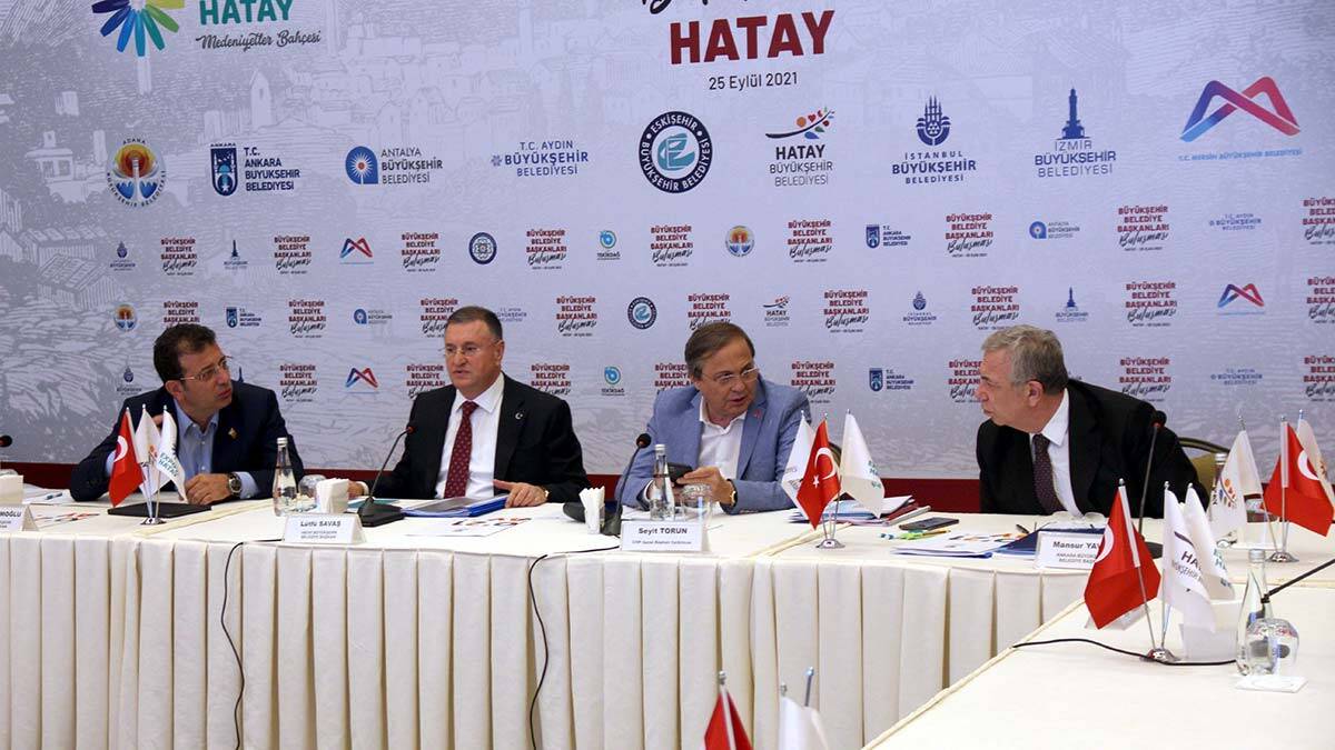 CHP'li büyükşehir belediye başkanları bir araya geldi