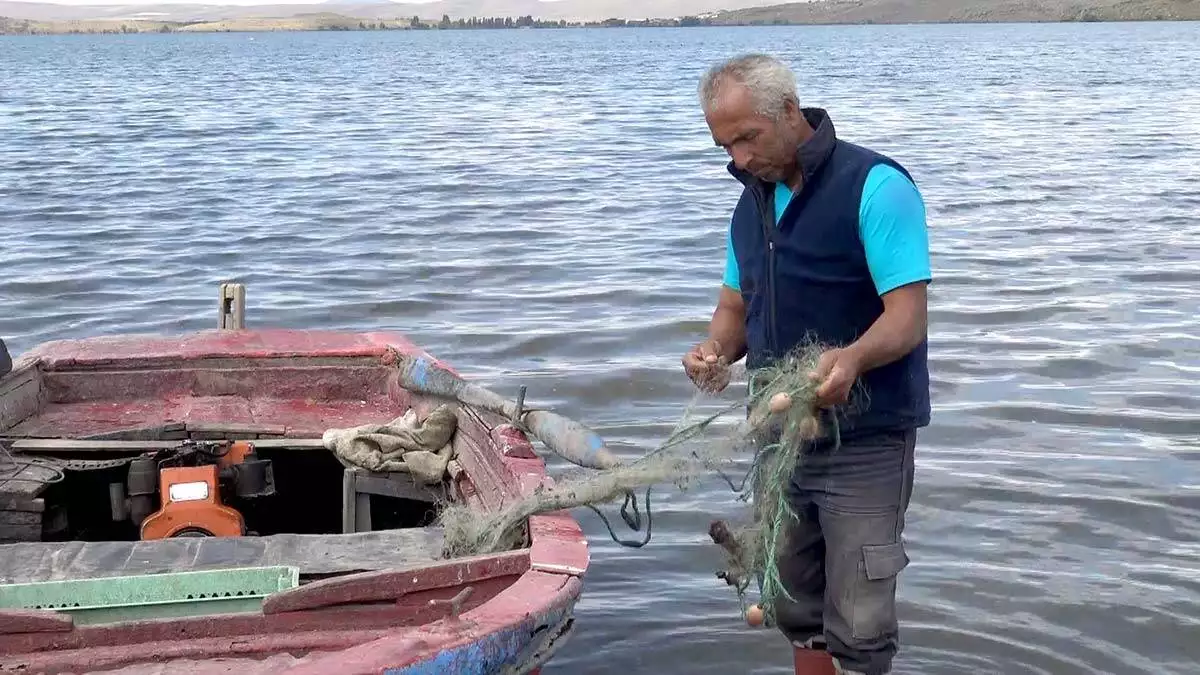 Çıldır gölü'nde balıkçılar vira bismillah dedi