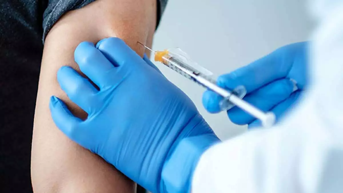 Covid-19 aşısı ile grip aşısı arasında 14 gün önerisi