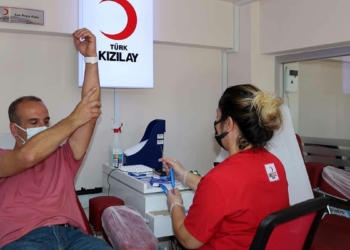 Covid-19 aşısı olanlar 8 gün sonra kan bağışı yapabilir