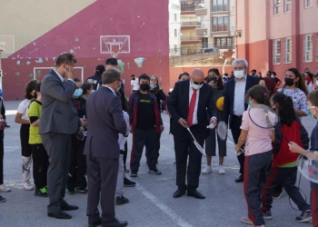 Keçiören Belediyesi'nden okullara cam pota