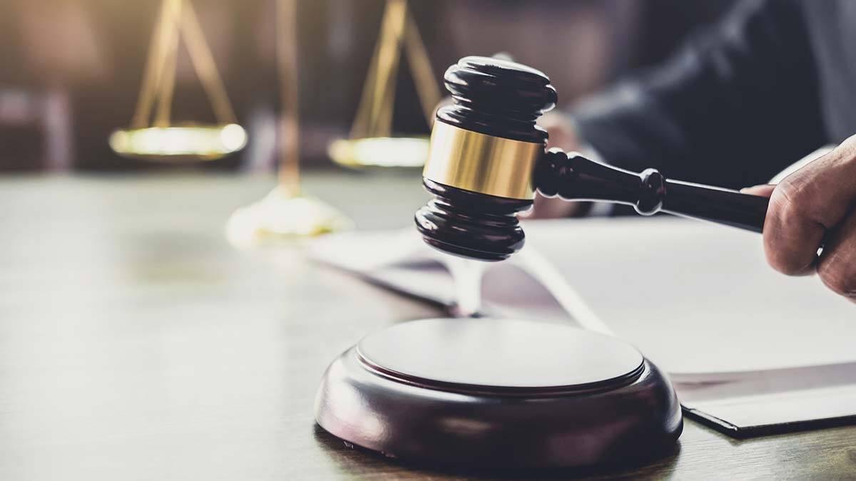 Davada hüküm giyen generallerin rütbeleri söküldü