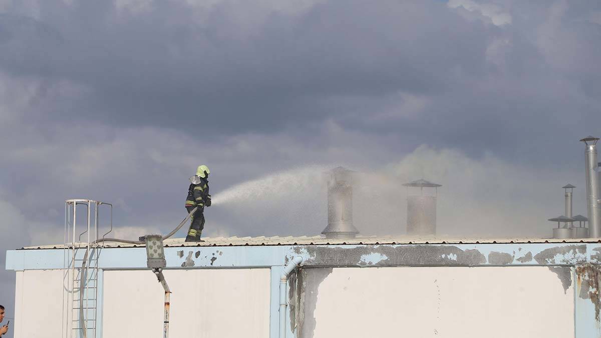 Denizli'de kuru yemiş fabrikasında yangın çıktı