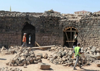 Diyarbakır Surlarında mancınık ayakları bulundu