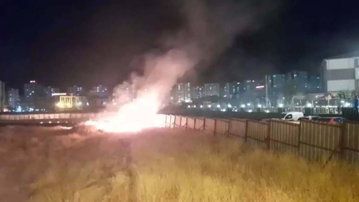 Diyarbakır'da havai fişek yangına neden oldu